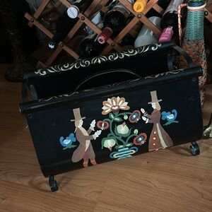 Vintage Tole Folk Art Americana Metal Magazine Newspaper Rack